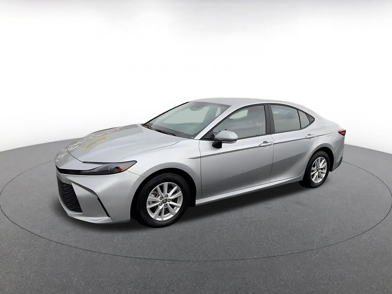 Used 2025 Toyota Camry LE image 8
