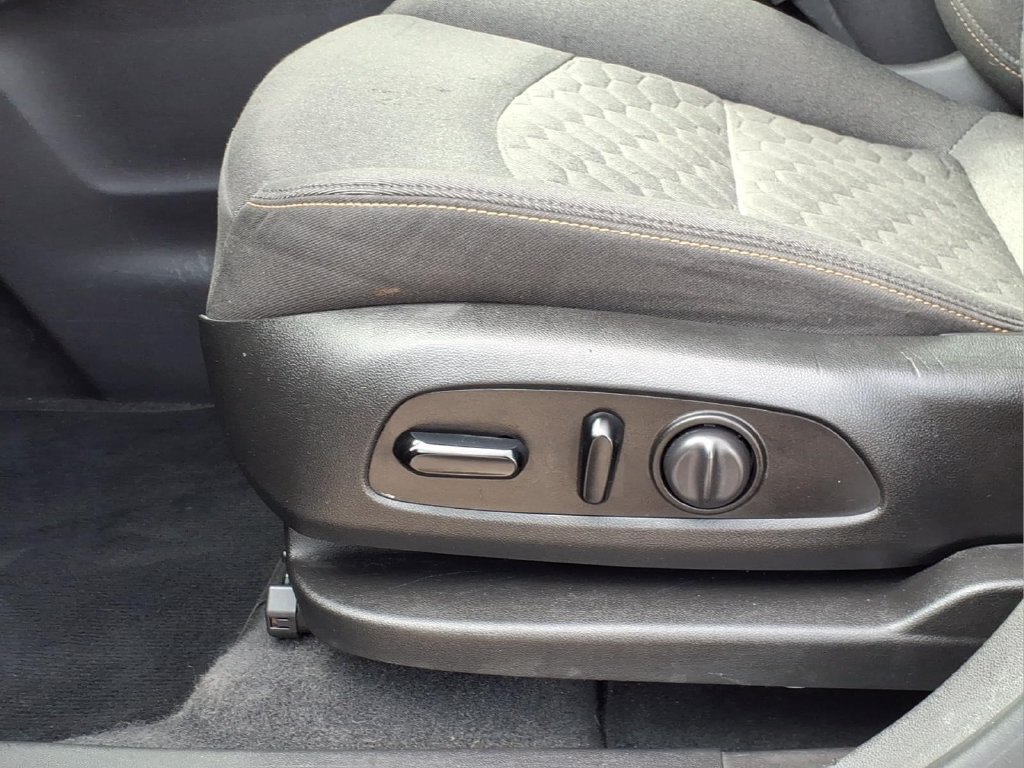 Used 2021 Chevrolet Equinox LT FWD image 17