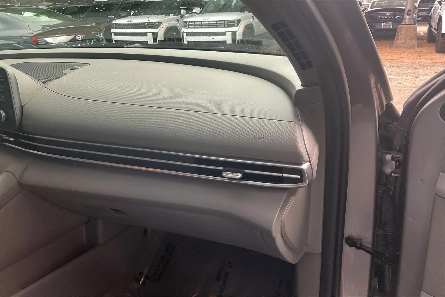 Certified 2025 Hyundai Elantra Sport image 19