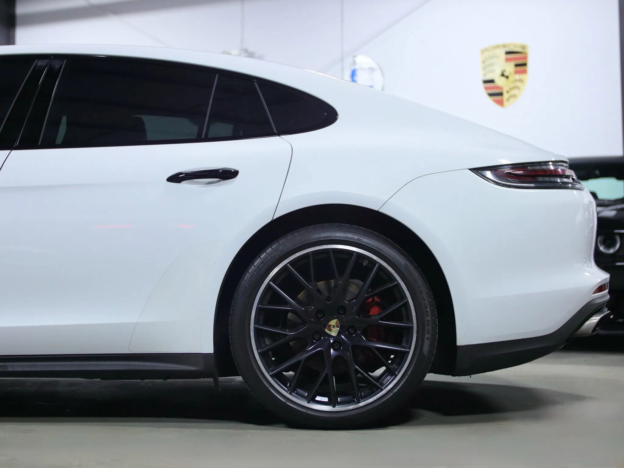Used 2017 Porsche Panamera 4 image 20
