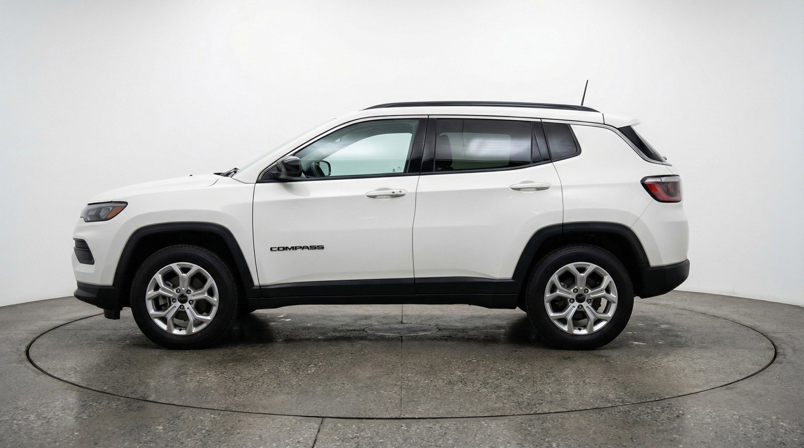 Used 2025 Jeep Compass Latitude image 5
