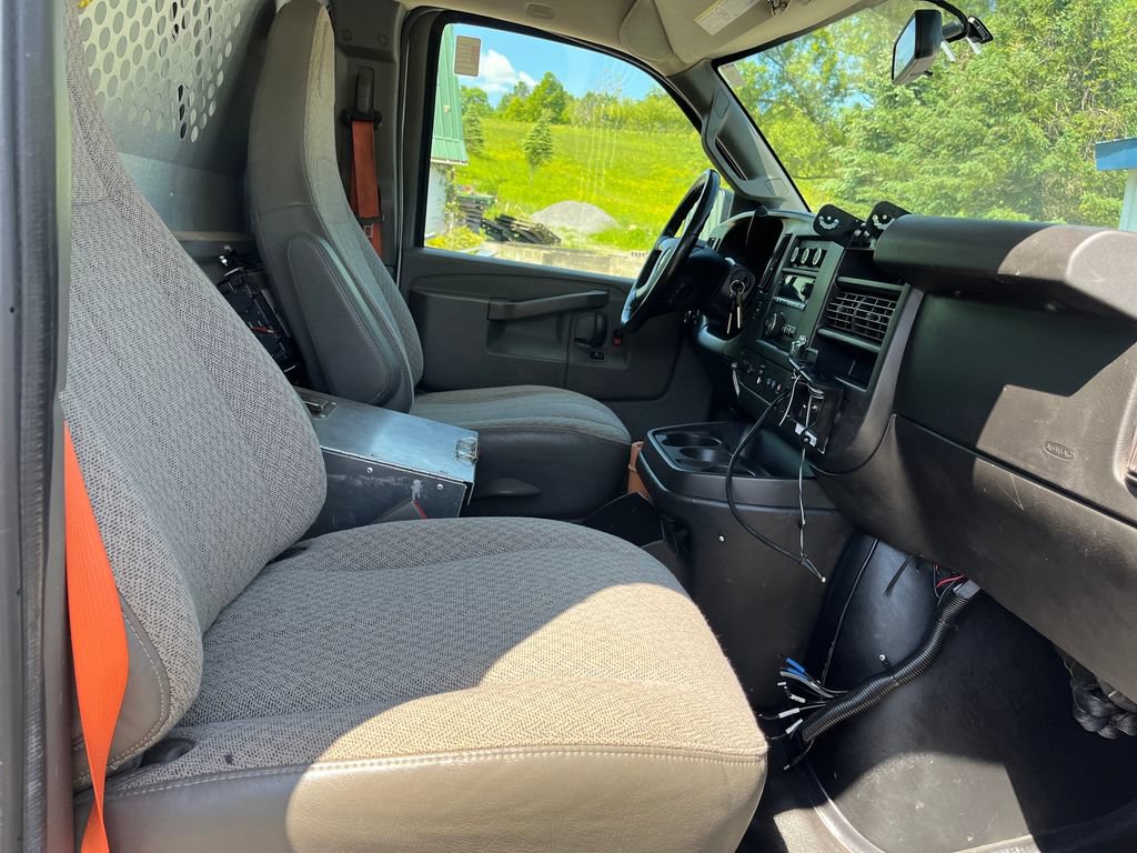 Used 2018 Chevrolet Express 2500 w/ Driver Convenience Package RWD image 29