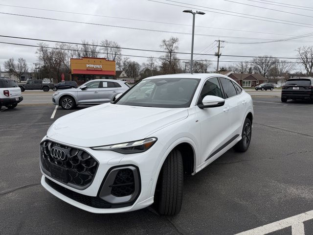 Used 2025 Audi Q5 Premium w/ Convenience Package image 2