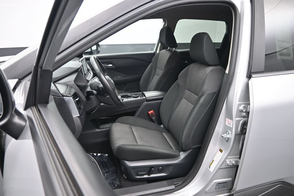 Used 2025 Nissan Rogue SV AWD/4WD image 22