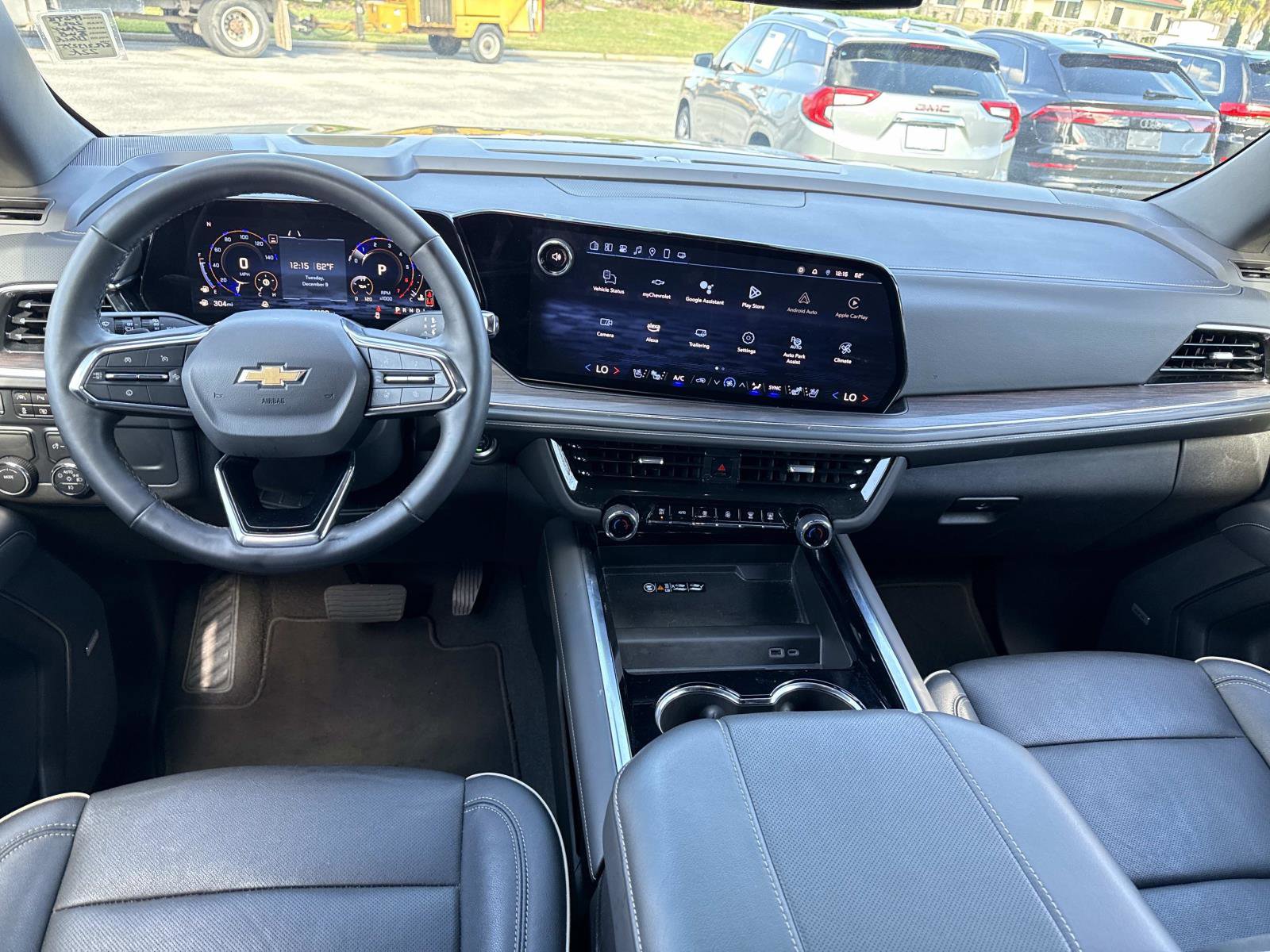 Used 2025 Chevrolet Suburban Premier image 18