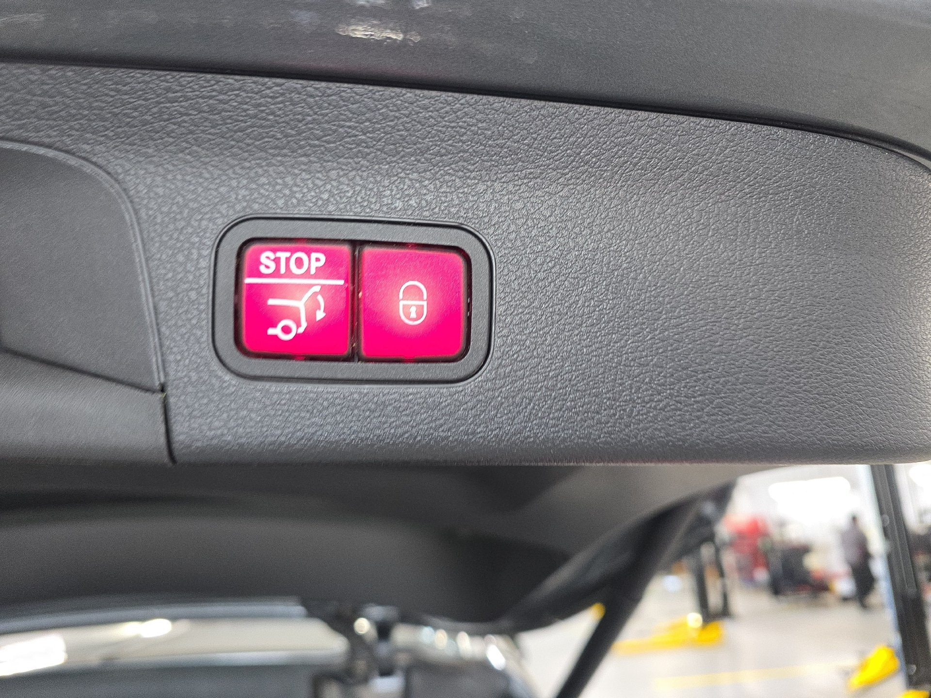 Used 2024 Mercedes-Benz GLS 450 4MATIC image 13