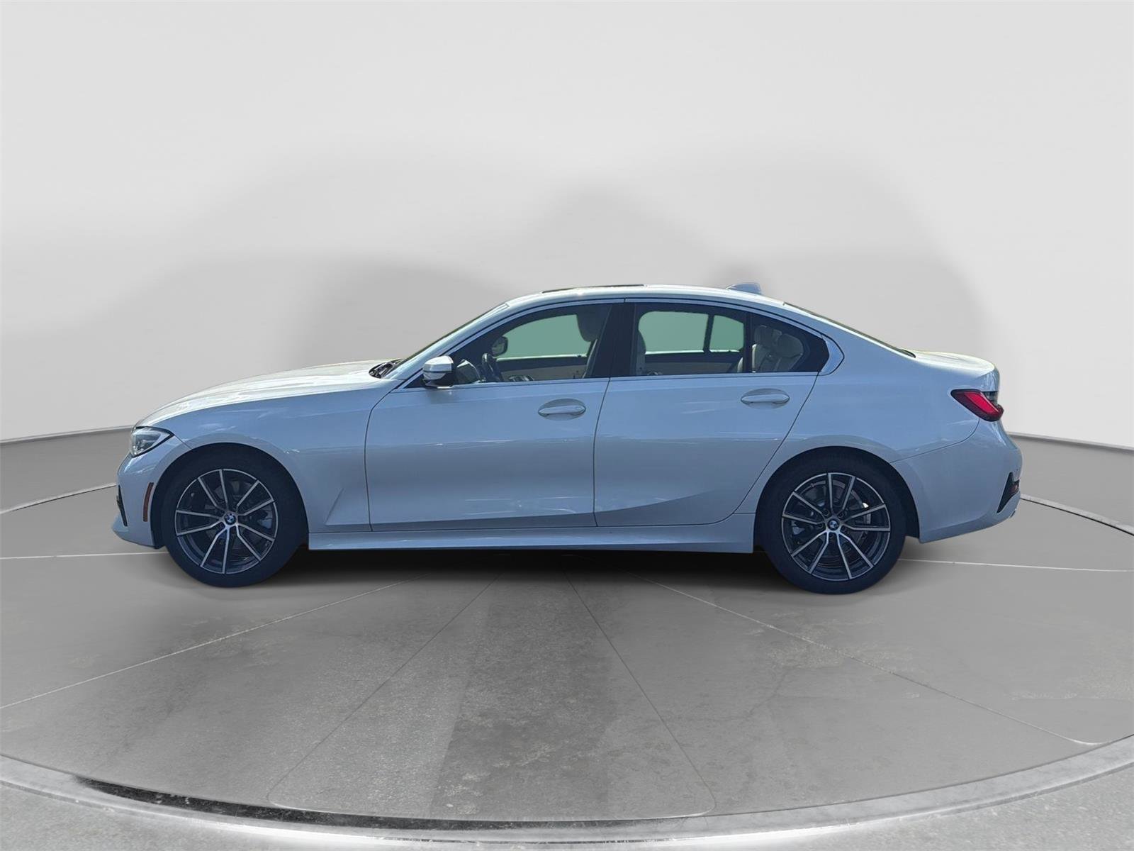 Used 2021 BMW 330i Sedan w/ Convenience Package RWD image 2
