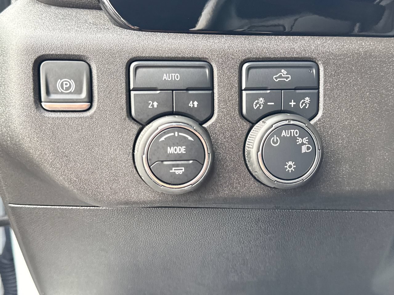 Used 2024 Chevrolet Silverado 1500 LT AWD/4WD image 18
