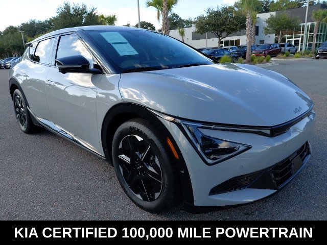 Certified 2025 Kia EV6 Wind RWD image 3