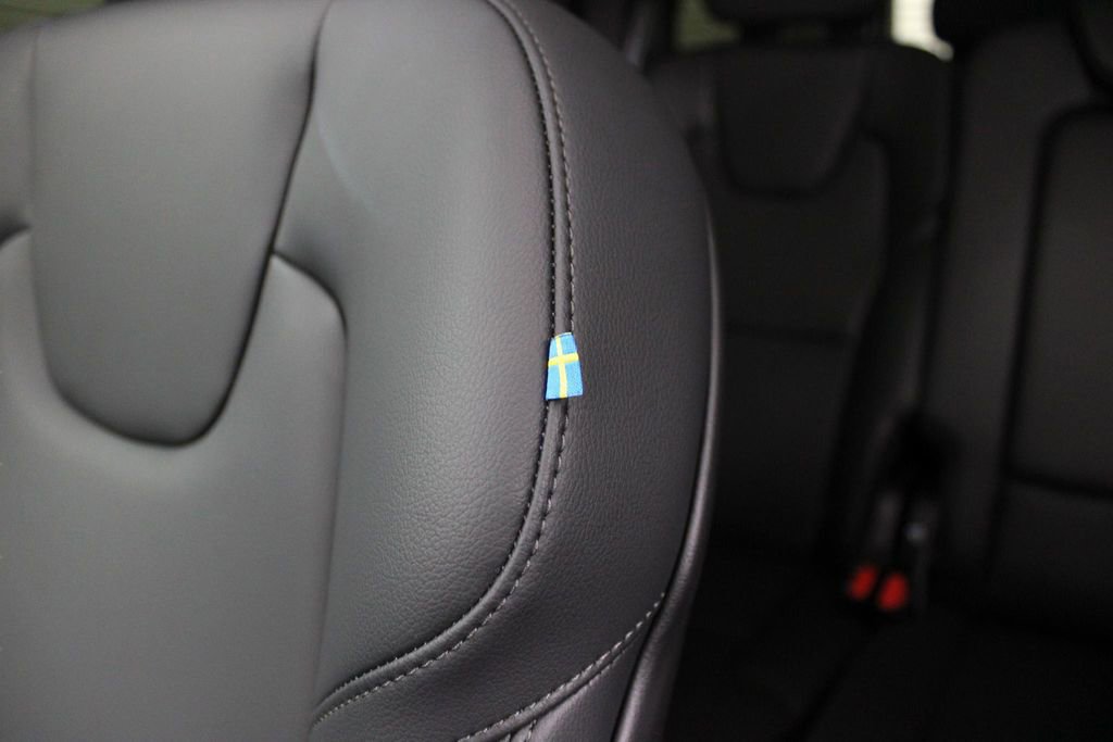 Certified 2025 Volvo XC90 B5 Core image 25