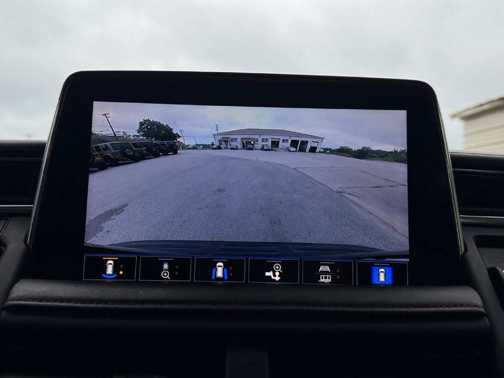 Used 2021 Chevrolet Tahoe RST w/ Luxury Package AWD/4WD image 18