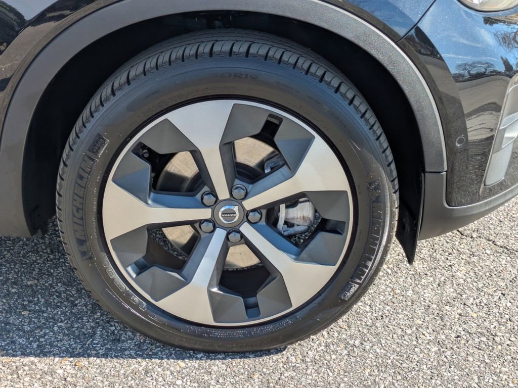 New 2025 Volvo XC40 B5 Plus w/ Protection Package Premier image 11