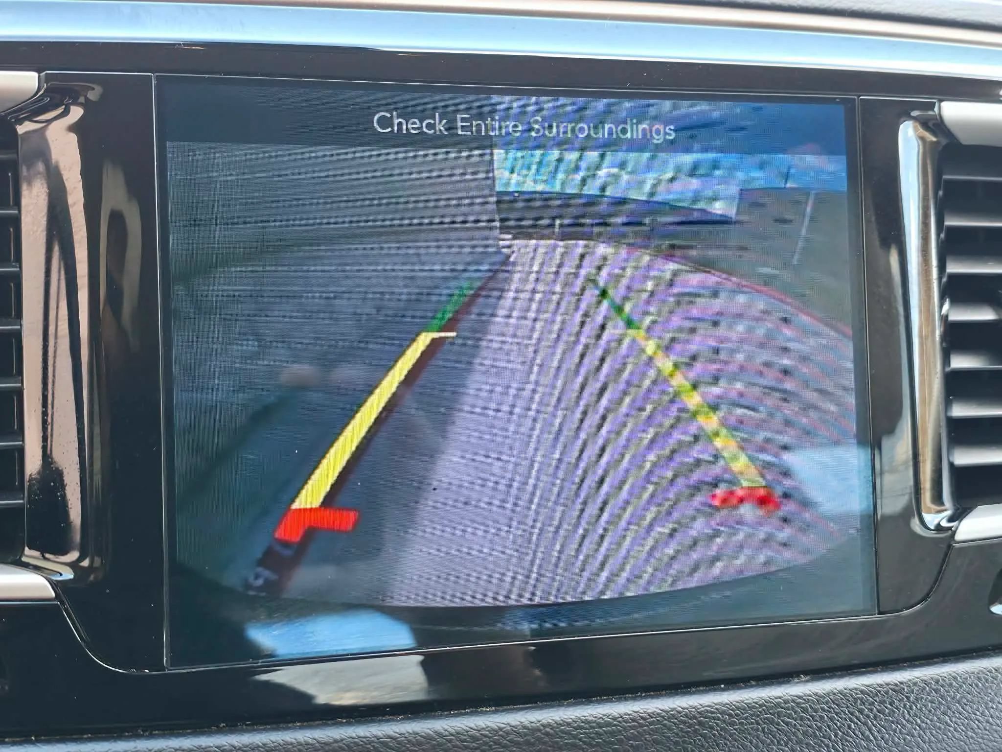 Used 2017 Chrysler Pacifica Touring-L FWD image 28