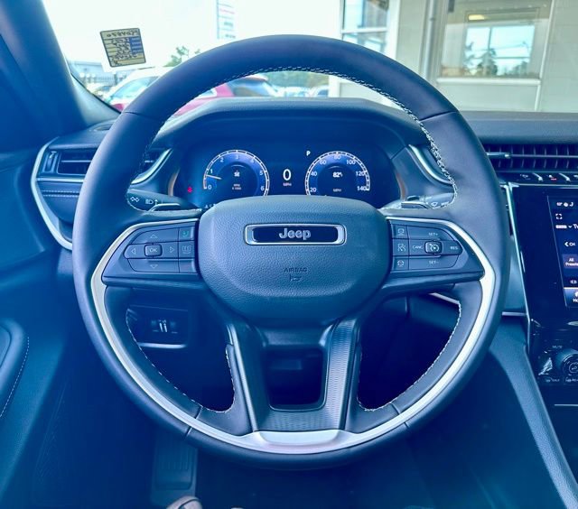 New 2025 Jeep Grand Cherokee L Laredo image 28