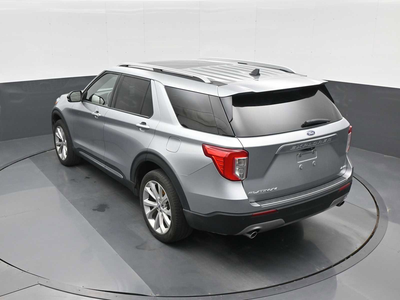 Used 2022 Ford Explorer Platinum w/ Technology Package image 21