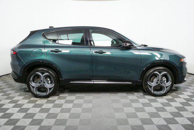 New 2026 Alfa Romeo Tonale w/ Black Premium Package AWD/4WD image 34