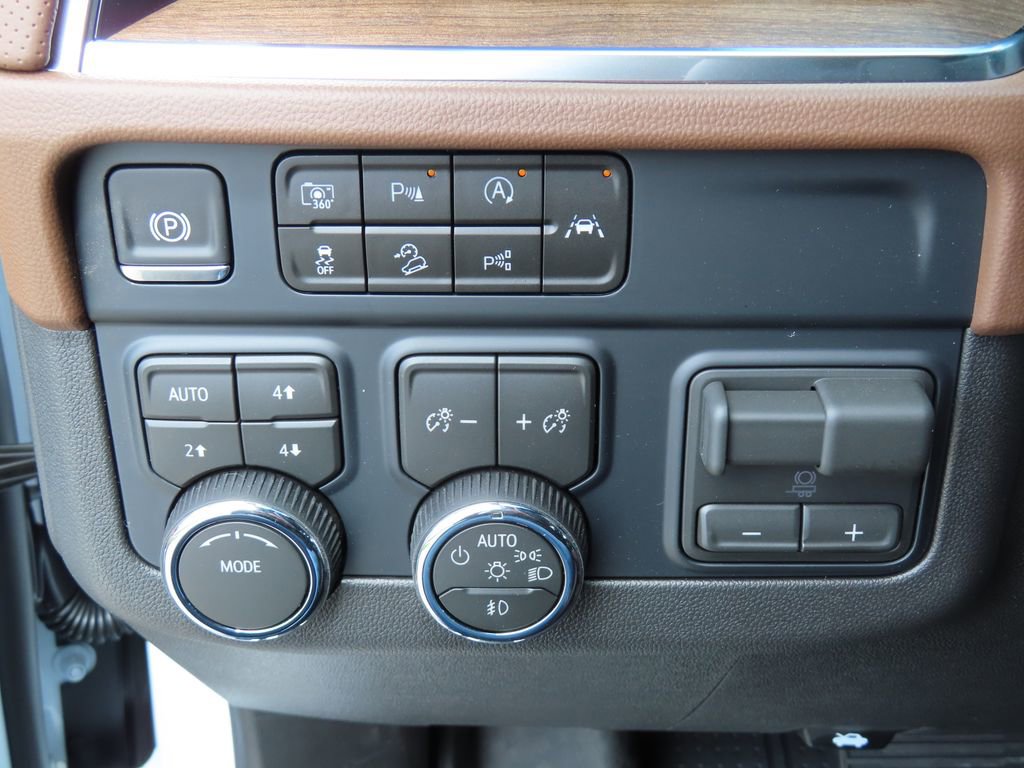 New 2026 Chevrolet Suburban High Country w/ Sun And Tow Package AWD/4WD image 14