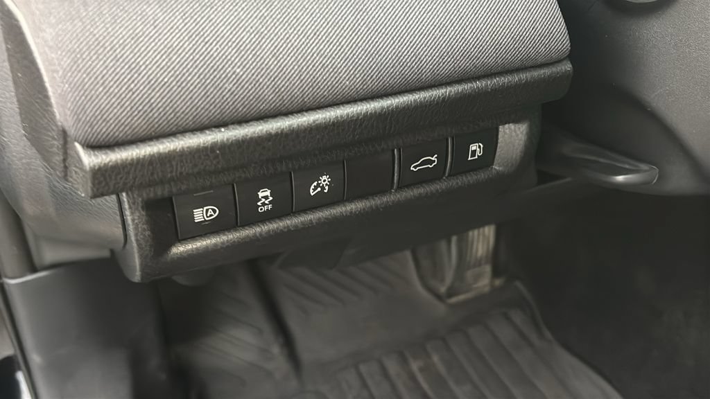 Used 2025 Toyota Camry LE FWD image 13