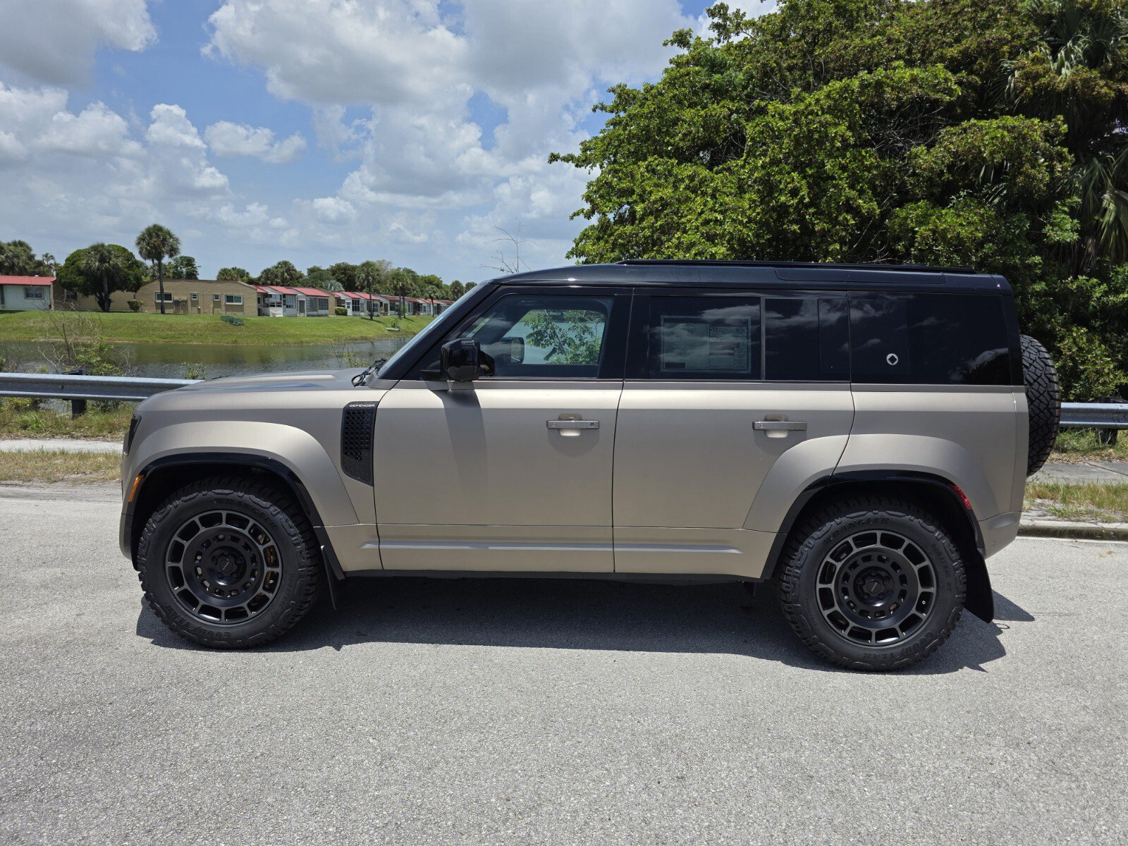 New 2026 Land Rover Defender 110 OCTA AWD/4WD image 7