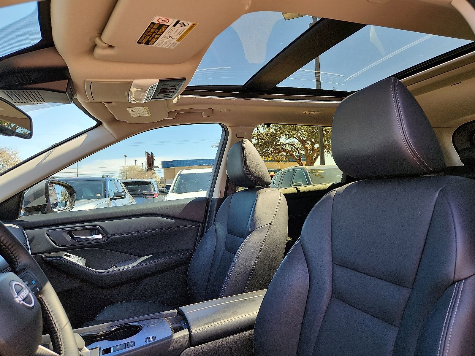 Used 2025 Nissan Rogue SL w/ SL Premium Package image 14