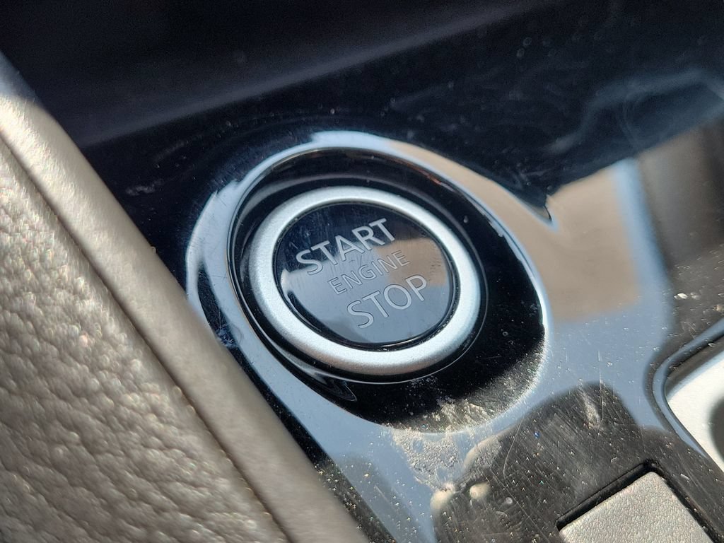 Used 2025 Nissan Versa SV FWD image 30