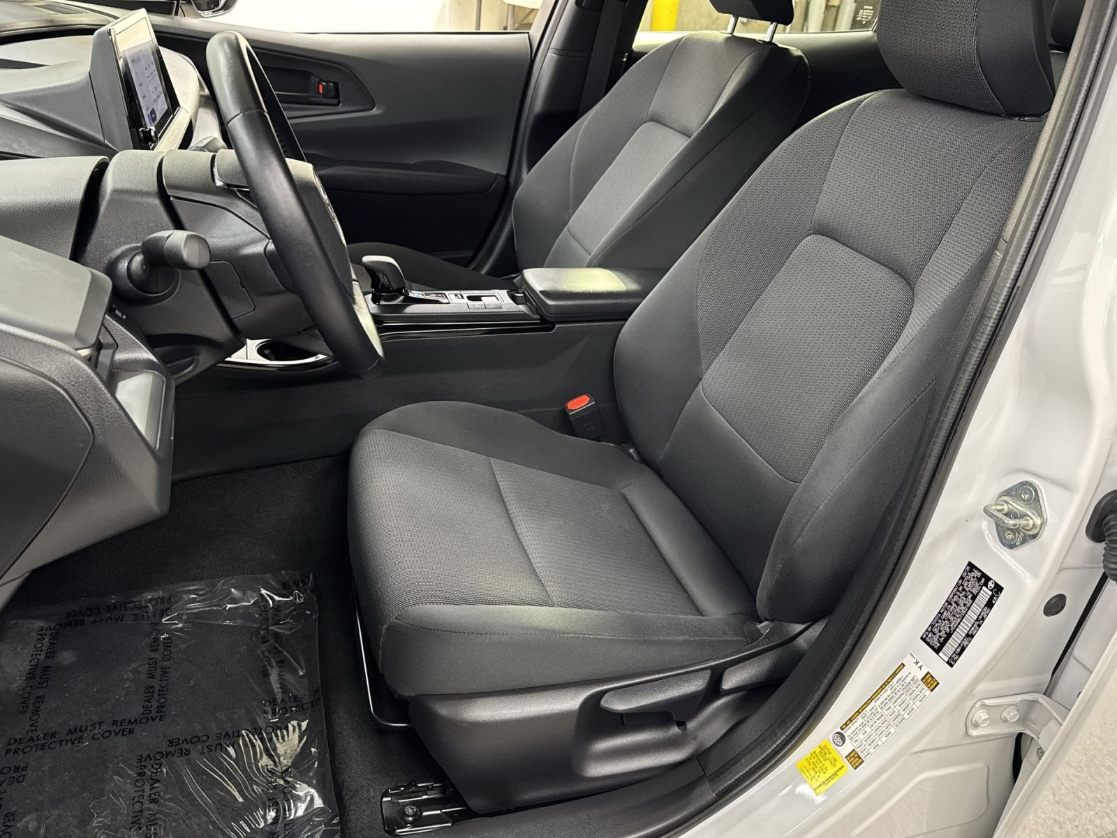 Used 2025 Toyota Prius LE AWD/4WD image 25