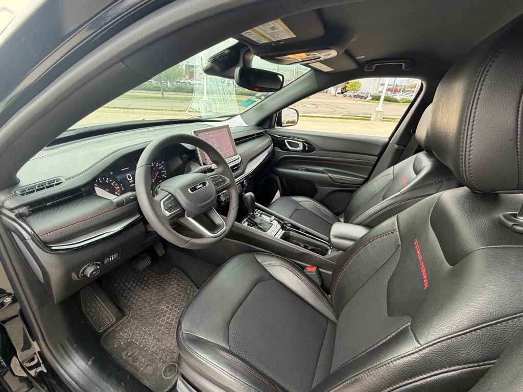 Used 2025 Jeep Compass Trailhawk AWD/4WD image 11