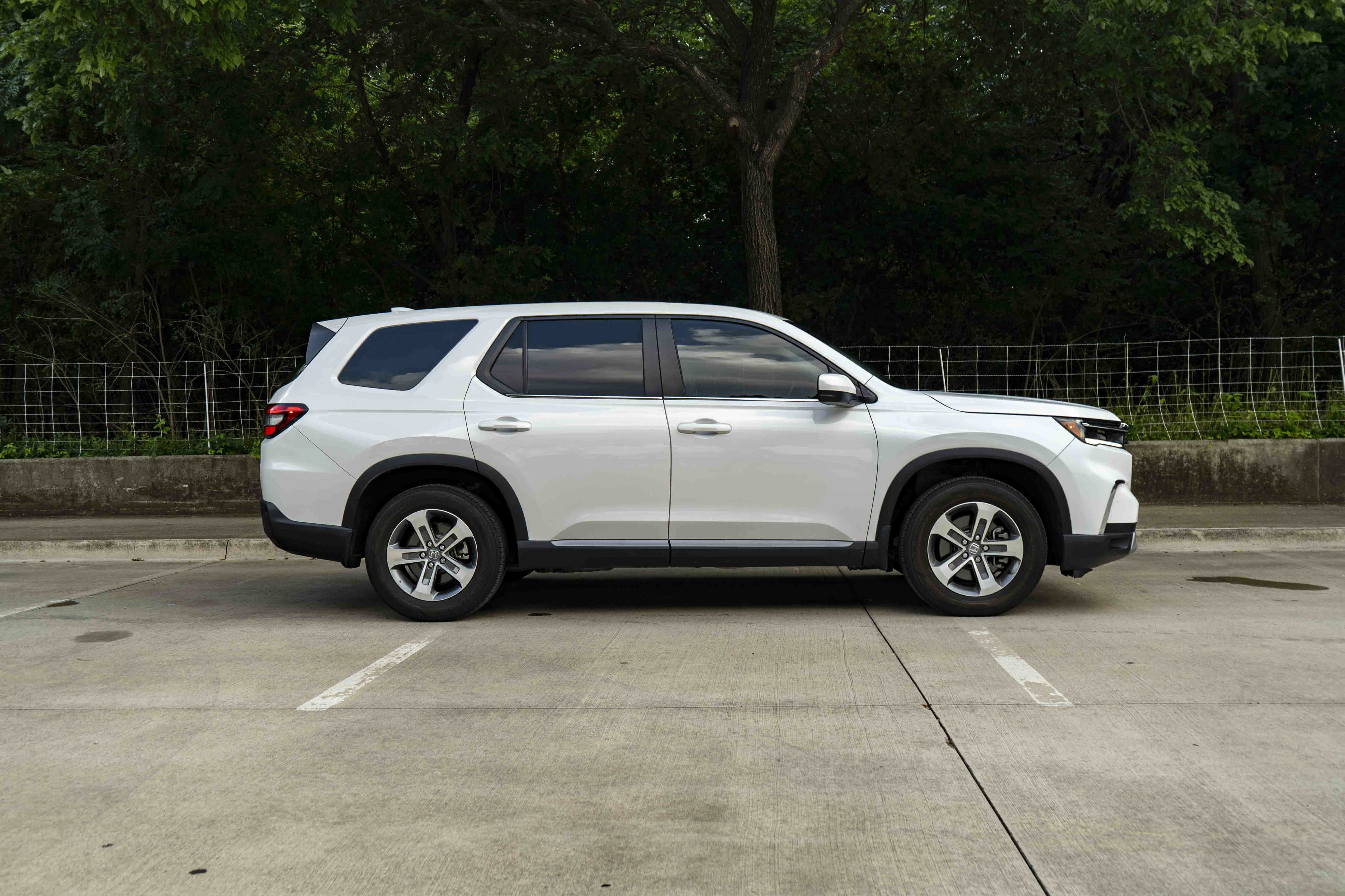 Used 2025 Honda Pilot EX-L image 10