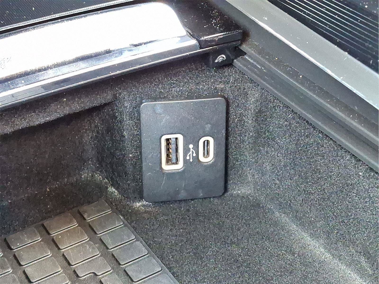 Used 2024 Lincoln Corsair AWD w/ Equipment Group 101A image 24