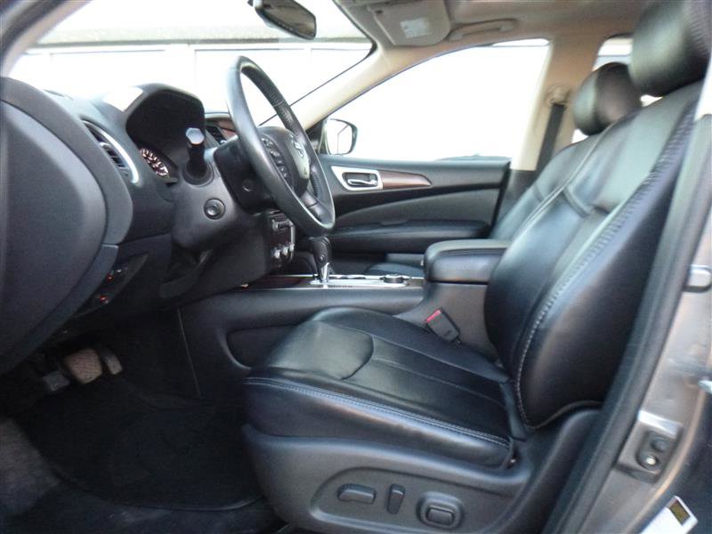 Used 2017 Nissan Pathfinder Platinum w/ Cargo Package image 5