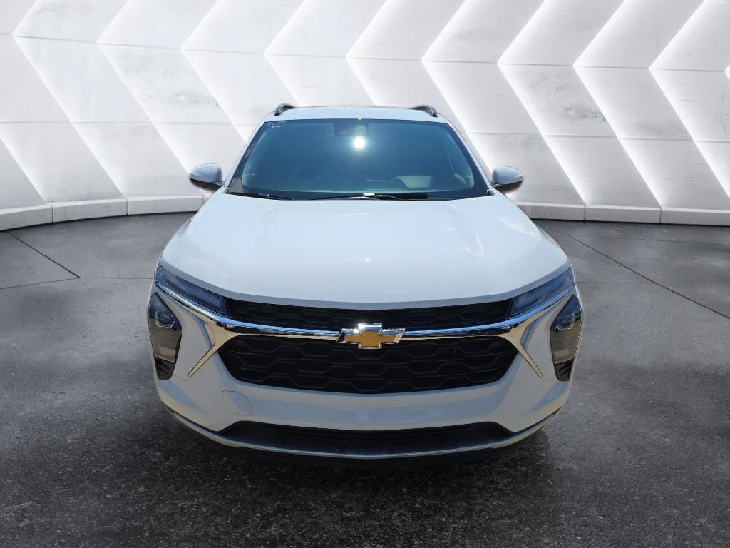 New 2026 Chevrolet Trax LT w/ Driver Confidence Package FWD image 2