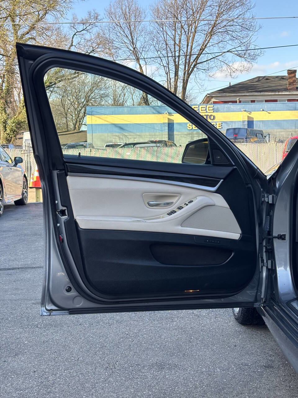 Used 2013 BMW 550i xDrive Sedan image 9