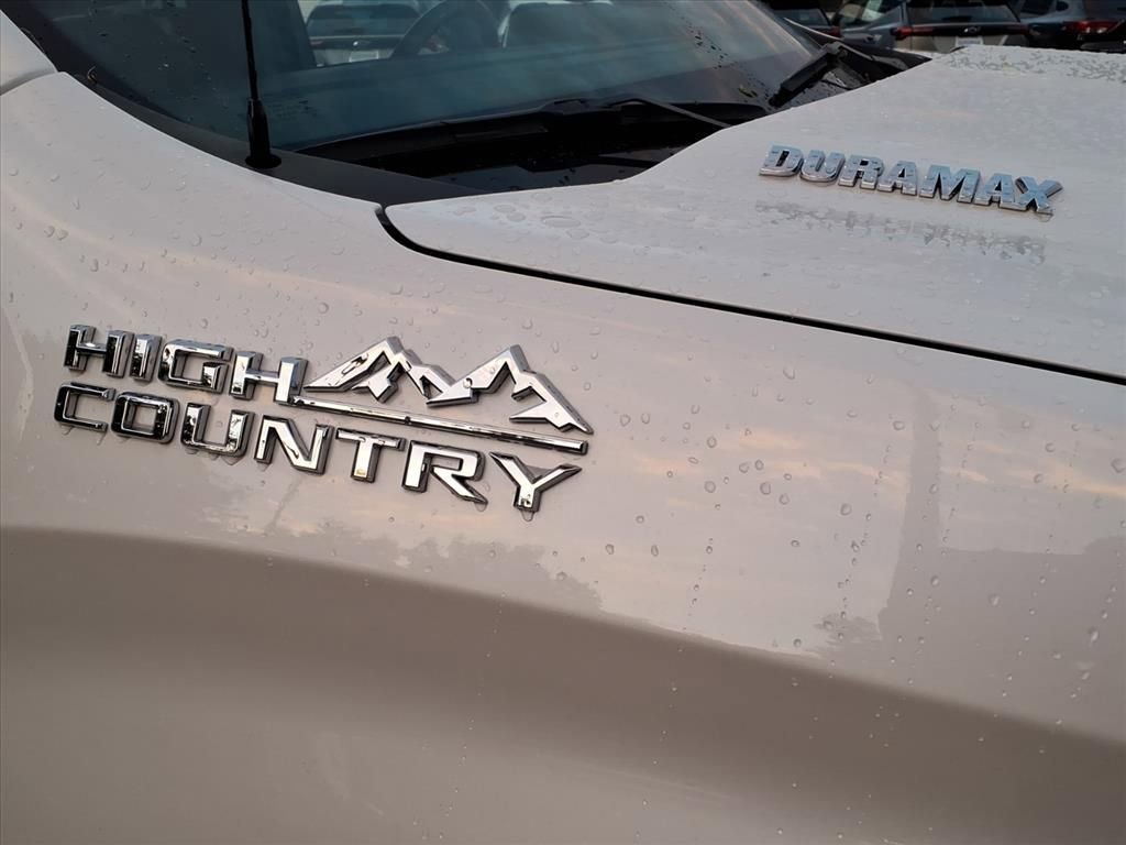 Certified 2023 Chevrolet Silverado 1500 High Country w/ High Country Premium Package AWD/4WD image 9