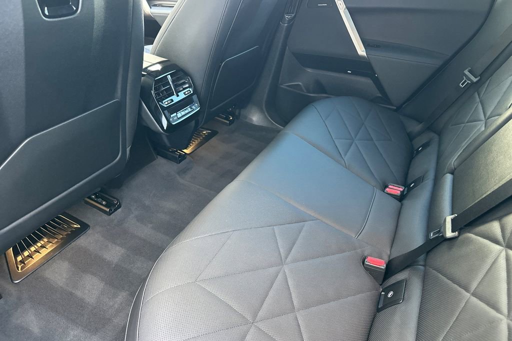 Used 2023 BMW iX xDrive50 w/ Premium Package image 12