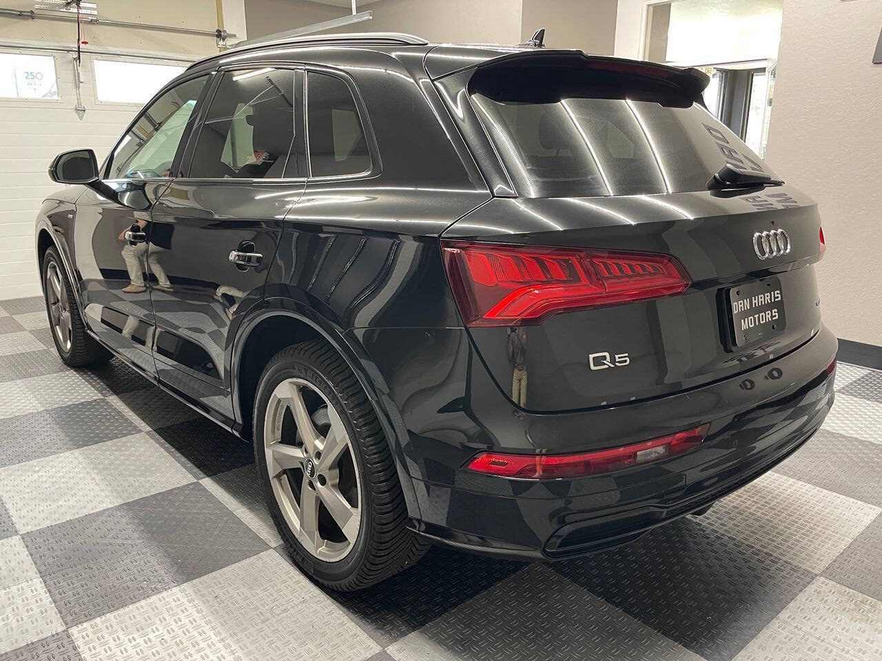 Used 2020 Audi Q5 2.0T Titanium Premium Plus w/ Premium Plus Package AWD/4WD image 8