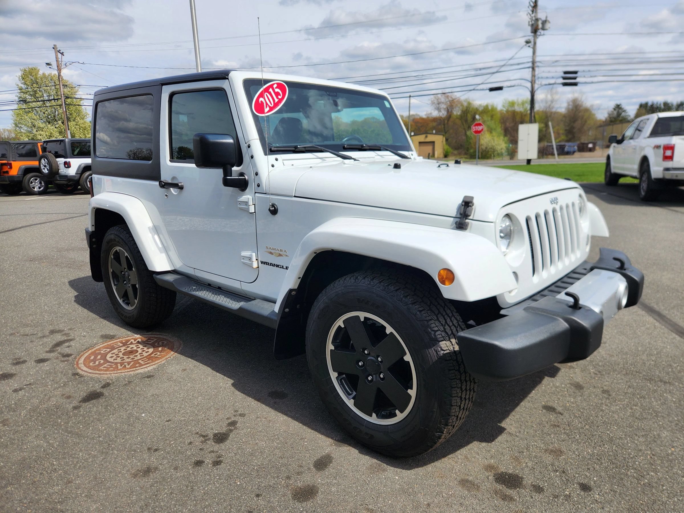 Used 2015 Jeep Wrangler Sahara w/ Dual Top Group AWD/4WD image 21