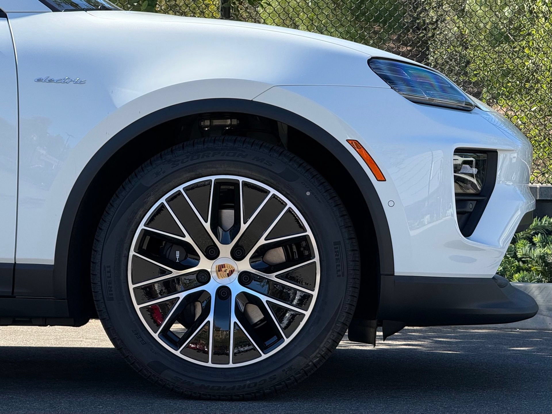 Used 2026 Porsche Macan Electric RWD image 12