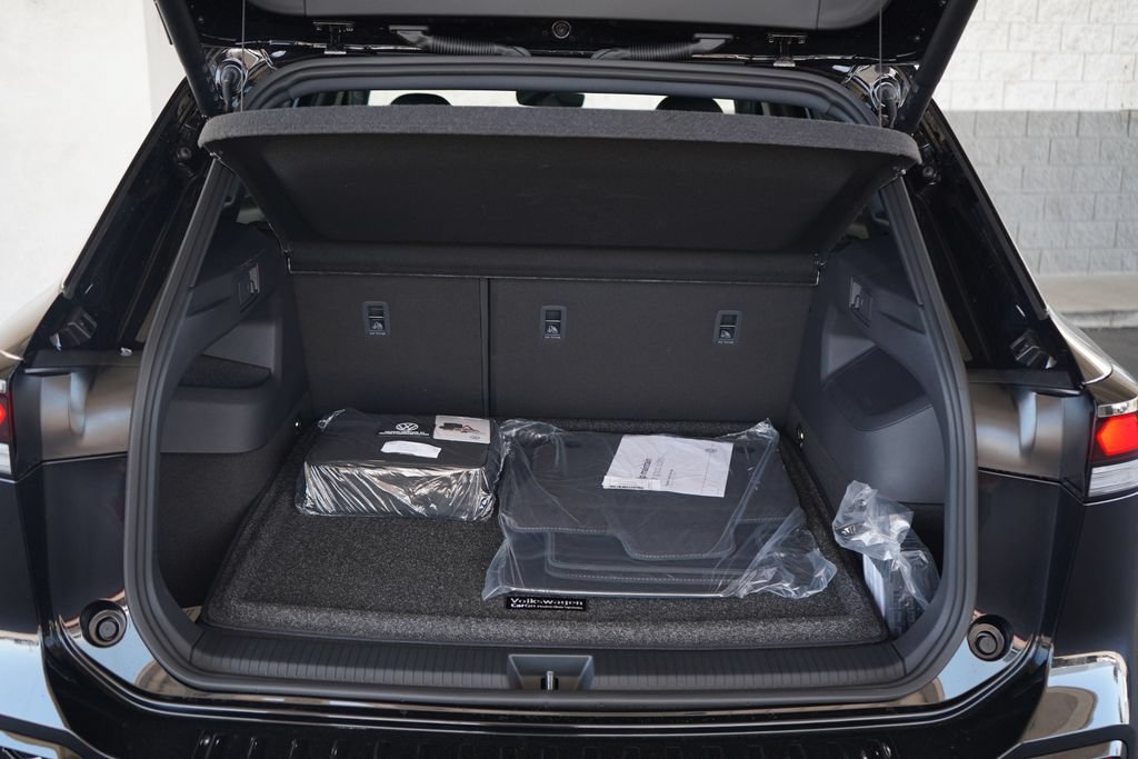 New 2026 Volkswagen Tiguan SE R-Line AWD/4WD image 13
