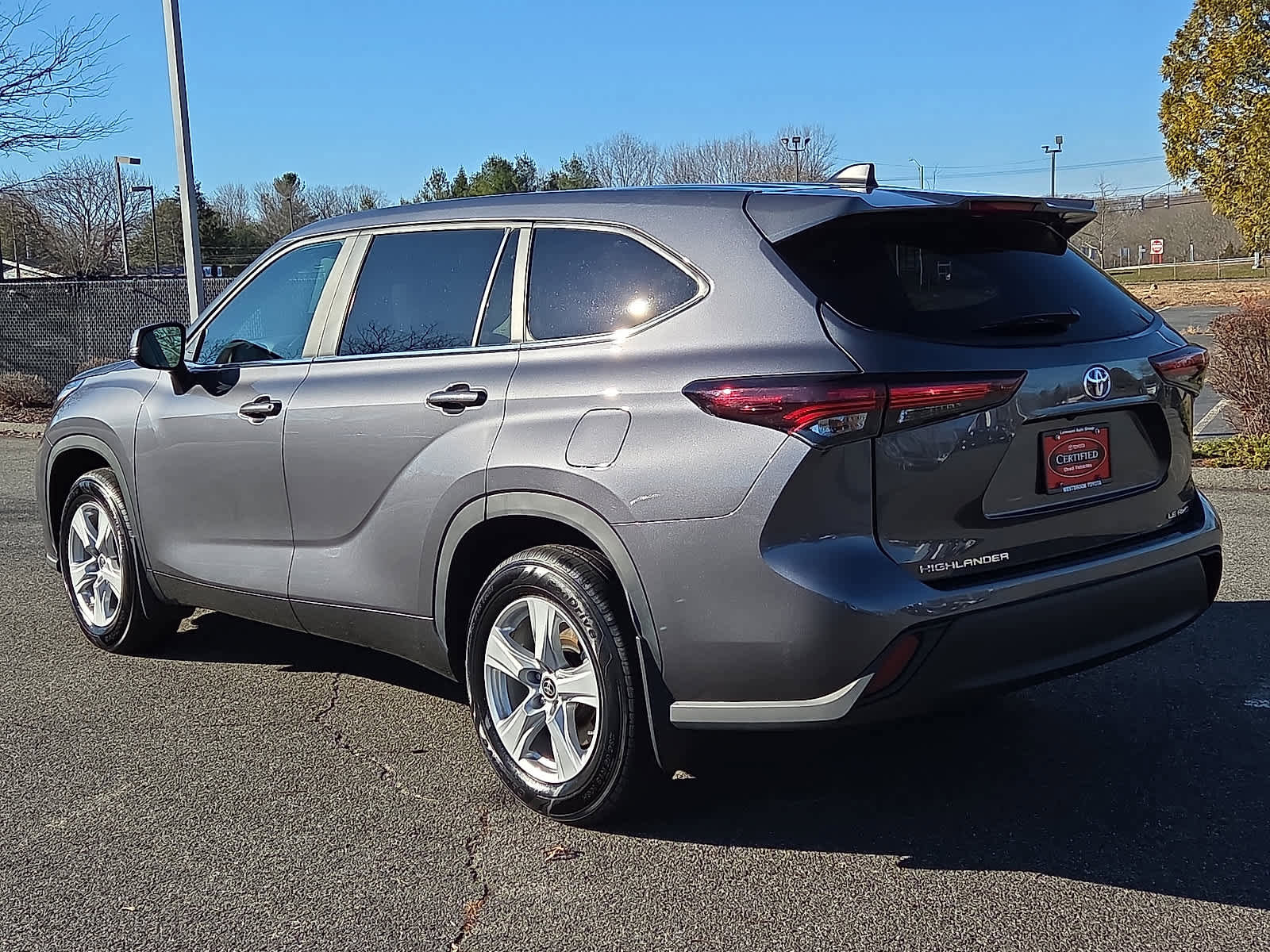 Certified 2024 Toyota Highlander LE image 7