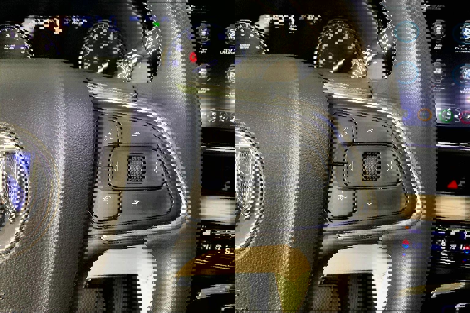 Used 2023 Buick Envision Avenir image 19