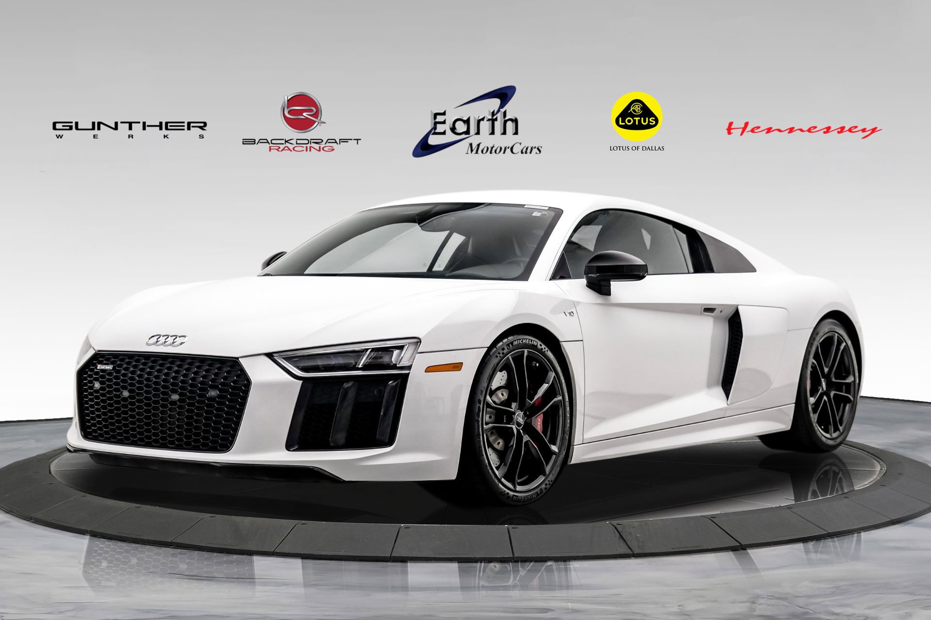 Used 2018 Audi R8 V10 RWD image 1