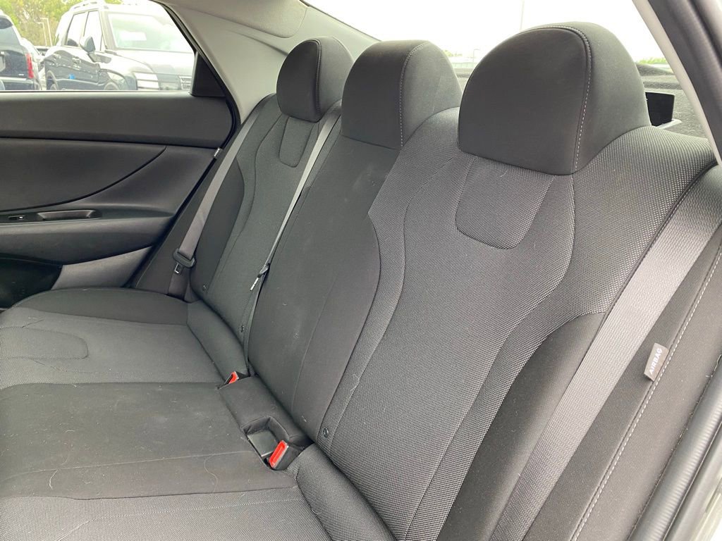 Used 2024 Hyundai Elantra SE image 18