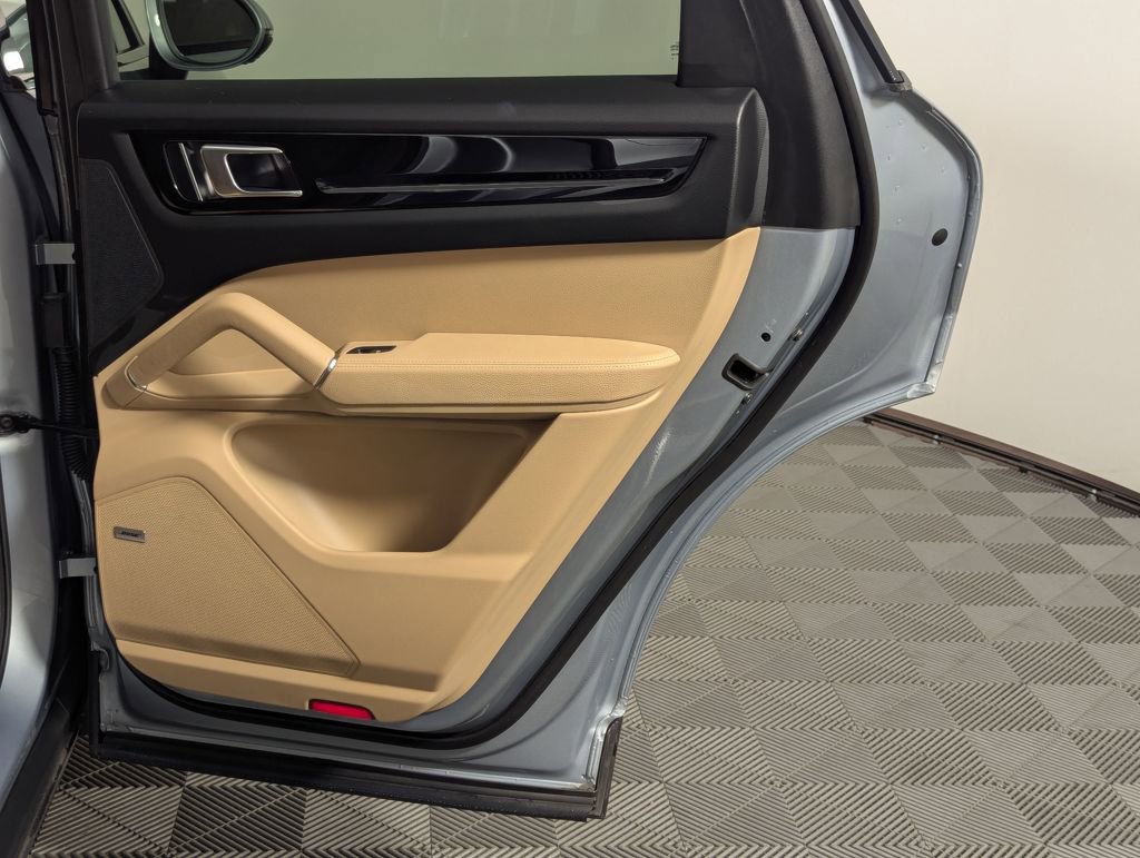 Used 2022 Porsche Cayenne Coupe image 54