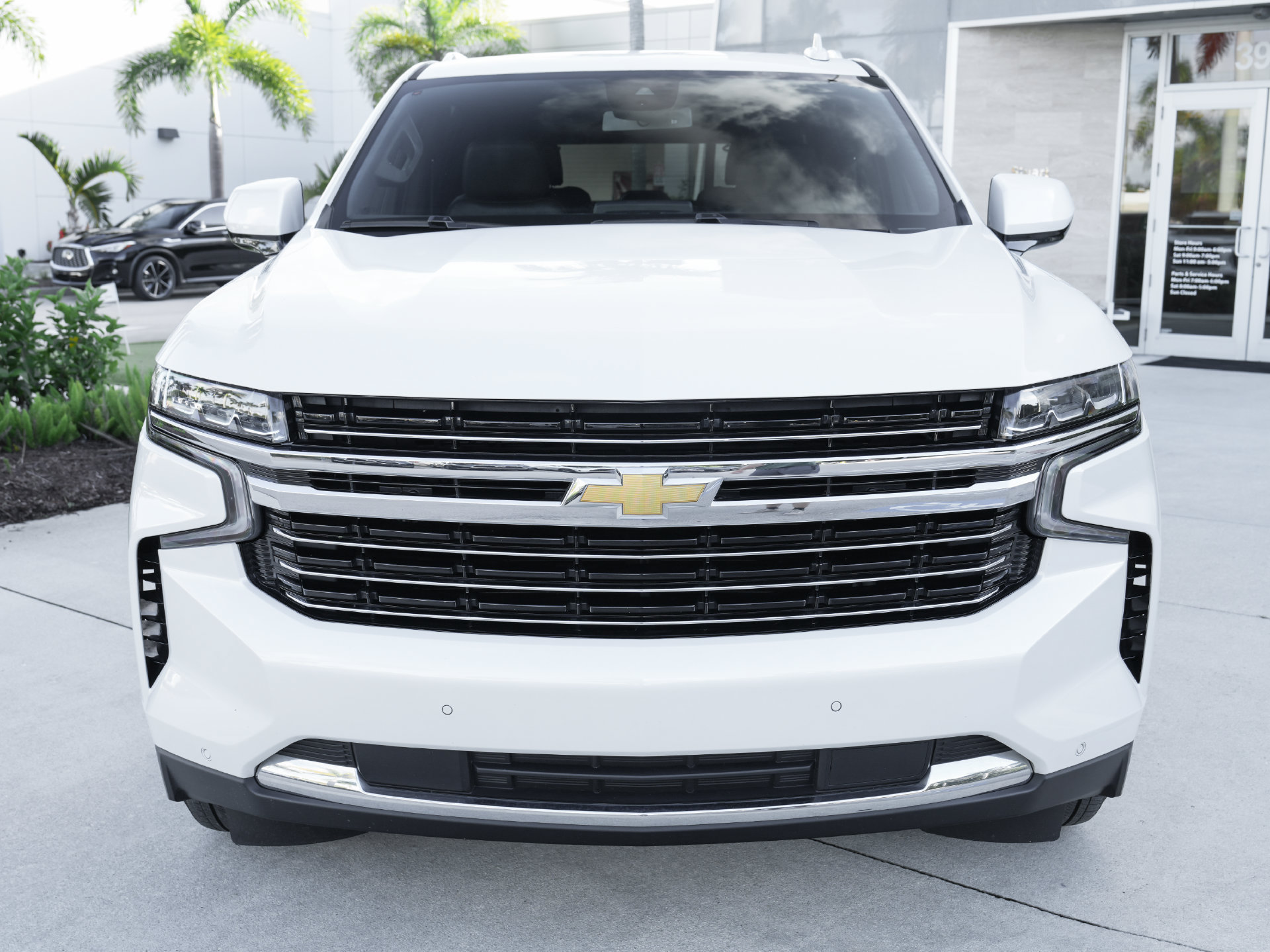 Used 2024 Chevrolet Suburban LT RWD image 5