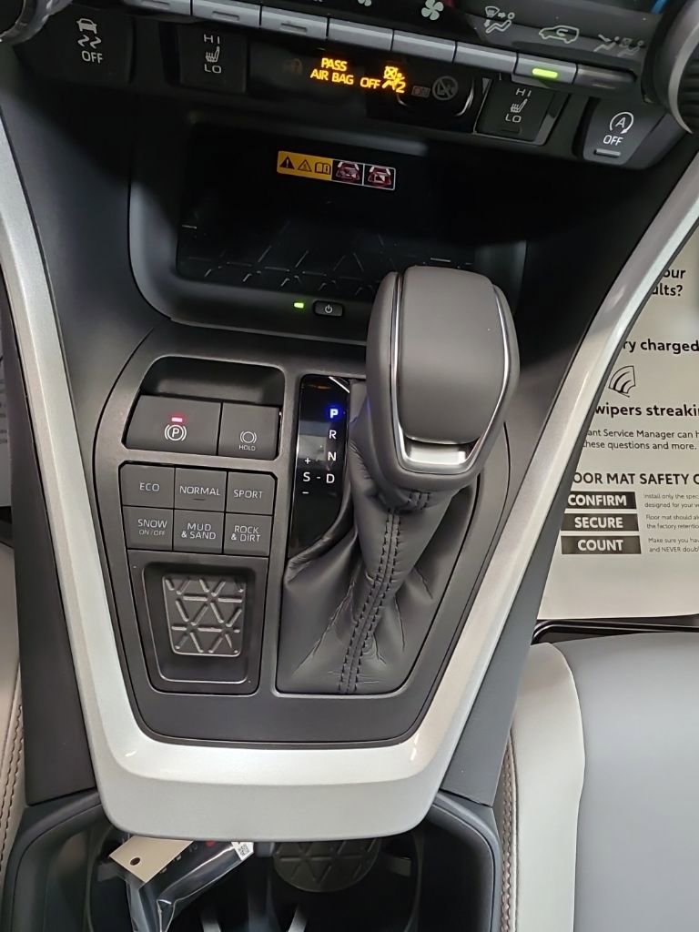 Used 2025 Toyota RAV4 XLE Premium image 32