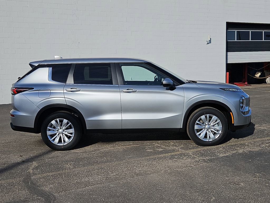New 2026 Mitsubishi Outlander ES image 15
