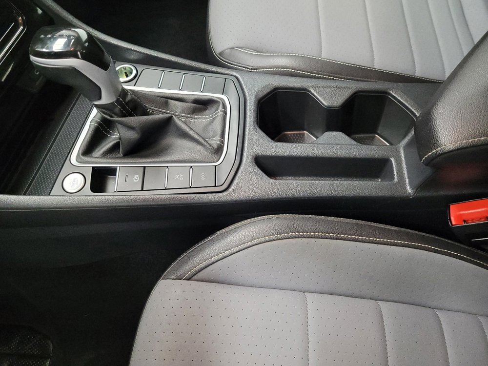 Used 2025 Volkswagen Jetta SE FWD image 26