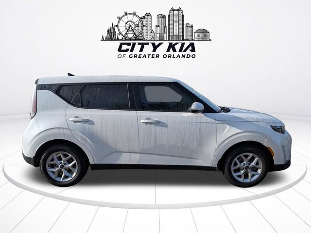 Certified 2025 Kia Soul LX w/ LX Technology Package FWD image 6