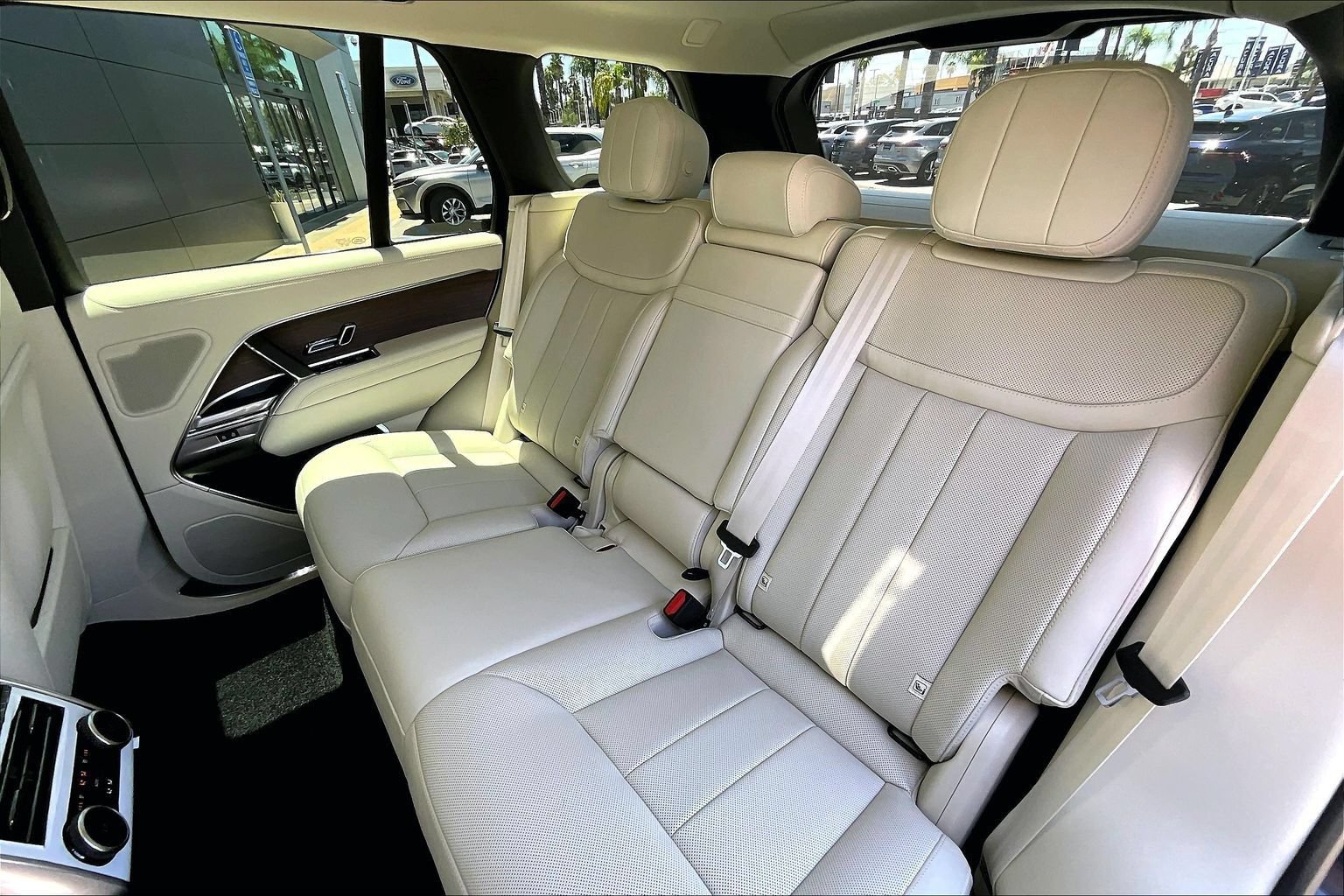 New 2026 Land Rover Range Rover SE AWD/4WD image 10