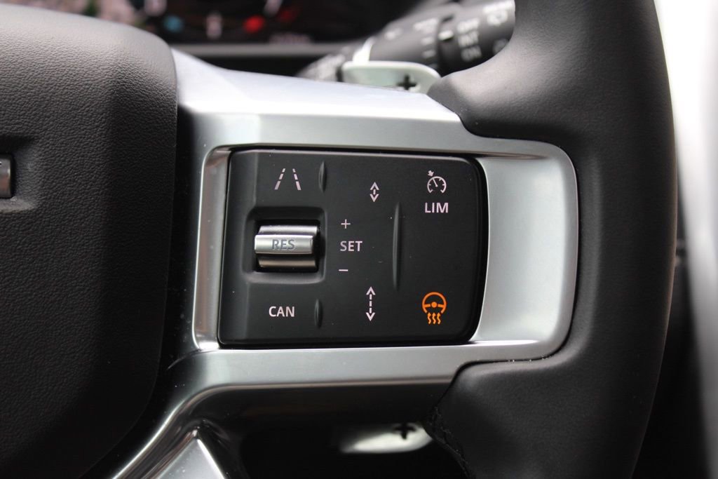 Certified 2025 Land Rover Discovery Dynamic SE image 18